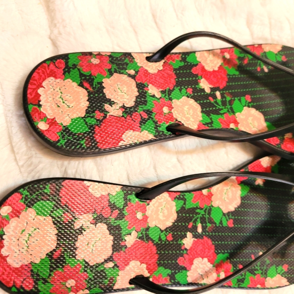 Slippers - Picture 5 of 5